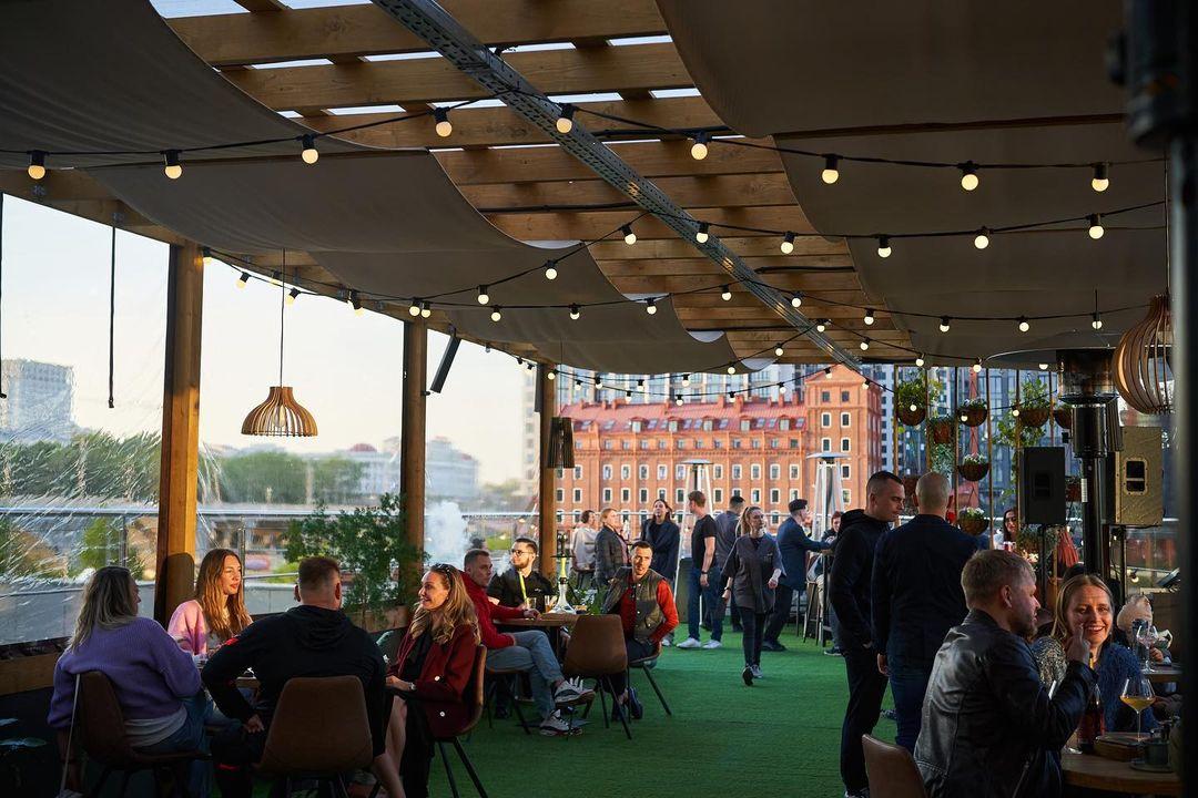 В Екатеринбурге заработал новый проект Pop-up Гилея с видом на Макаровский мост - Фото 1