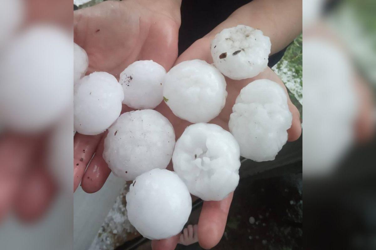 В Краснодарском крае и Адыгее град размером с яйцо повредил более 30 домов - Фото 1