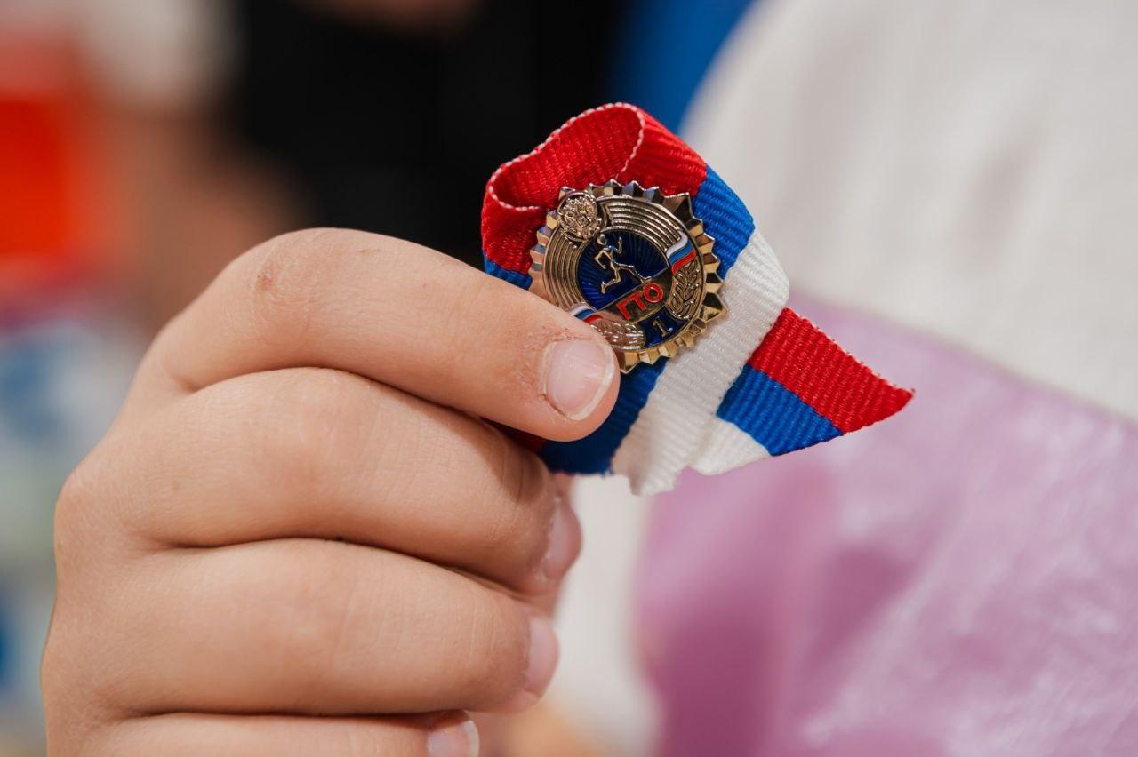 Самбо, ГТО и студенческая лига: молодежь со всего региона собралась на спортивный праздник в Медной столице Урала - Фото 1