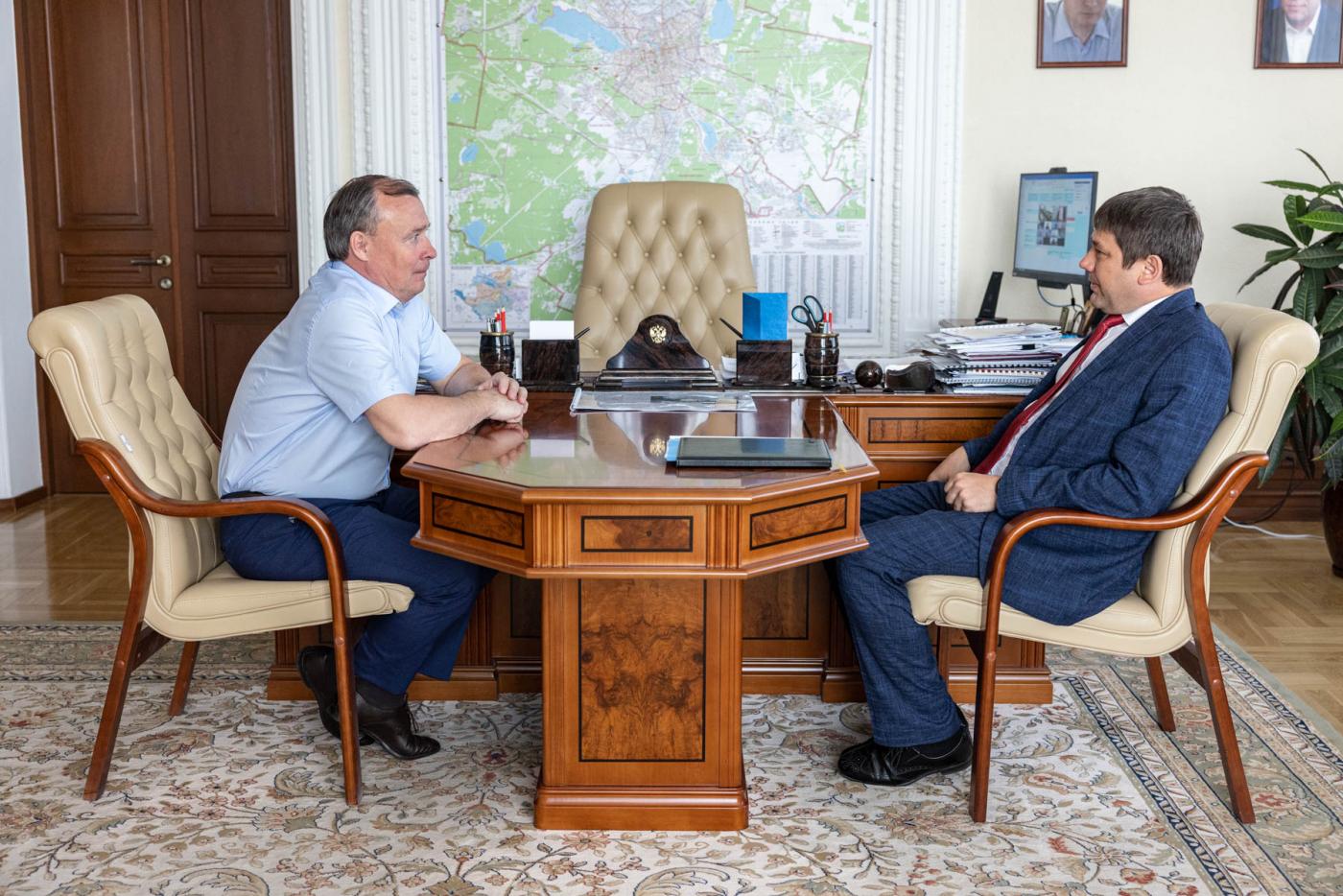 Глава Екатеринбурга и гендиректор «Россети Урал» обсудили развитие городского освещения - Фото 1