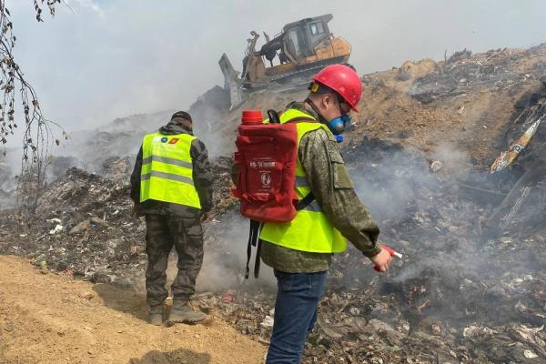 Под Первоуральском лесной пожар перекинулся на мусорный полигон