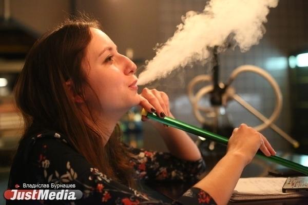 Свердловчане стали меньше курить табак, но чаще прибегать к альтернативам - Фото 1