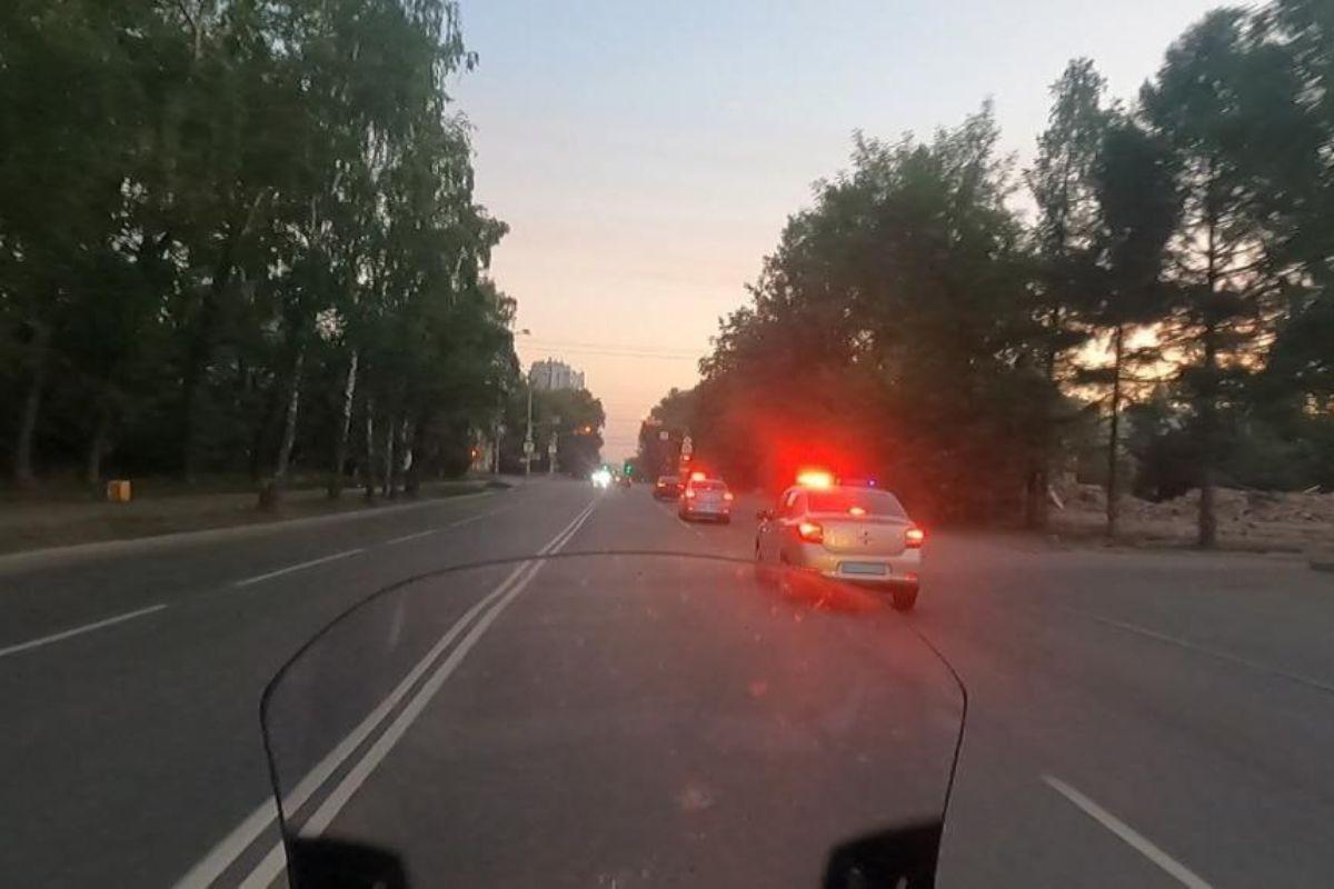 В Екатеринбурге сотрудники ДПС открыли стрельбу, чтобы остановить пьяного лихача - Фото 1