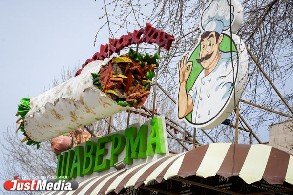 Число отравившихся шаурмой в Приангарье выросло до 62, владелец кафе задержан - Фото 1