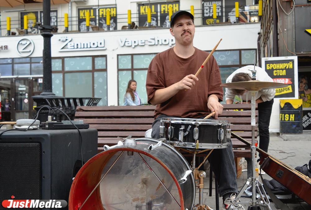 Евгений Бурков, соло барабанщик: «Люблю, когда все текут». В Екатеринбурге +22 градуса - Фото 1