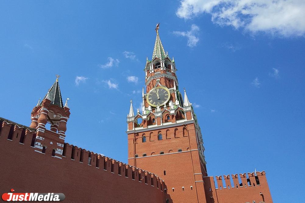 В Москве люди в военной форме установили пулемет - Фото 1