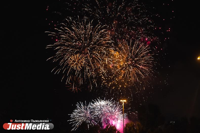 Как заказать салют в Санкт-Петербурге недорого? - Фото 1