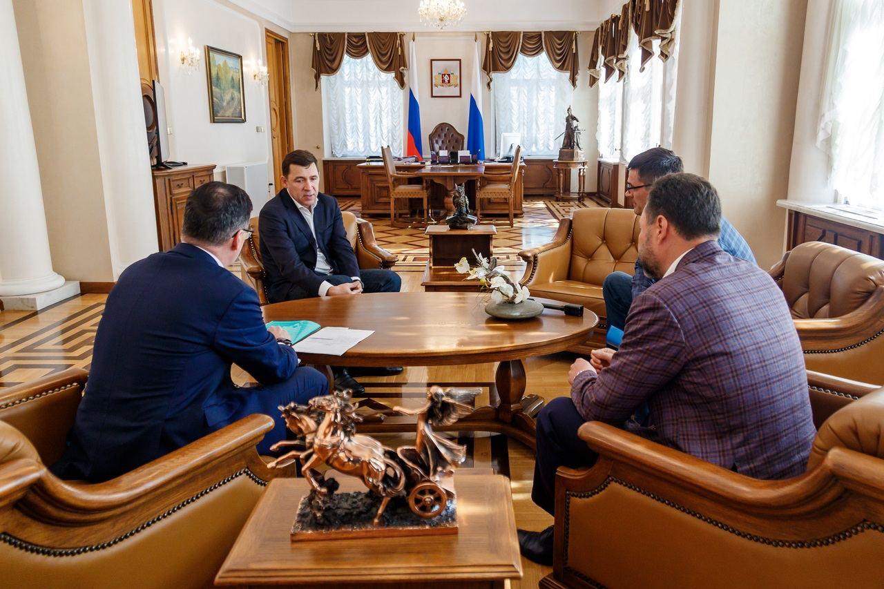 Евгений Куйвашев обсудил с Александром Поповым тест-драйв Дворца водных видов спорта - Фото 1