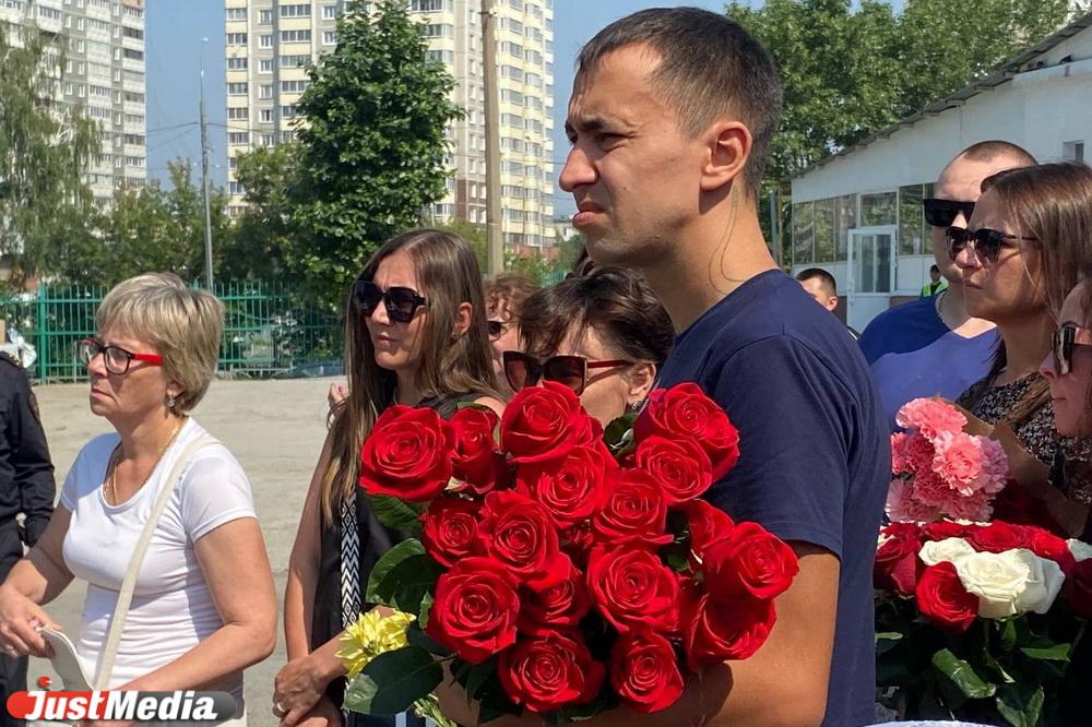 Жители Екатеринбурга прощаются с шестилетним Далером Бобиевым - Фото 1