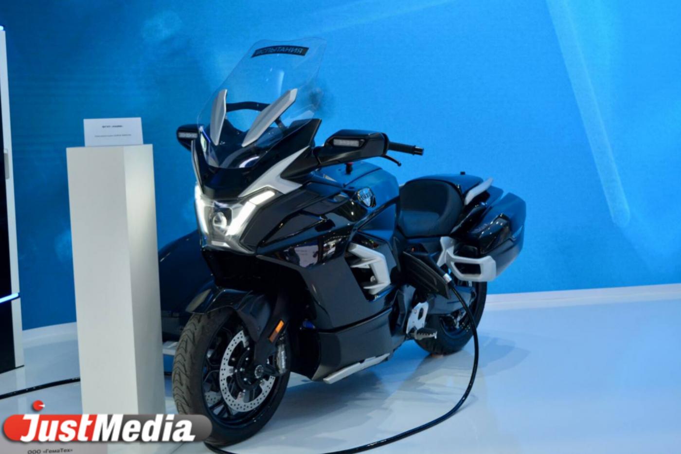 На ИННОПРОМе презентовали российский электромотоцикл Aurus Metlon - Фото 1