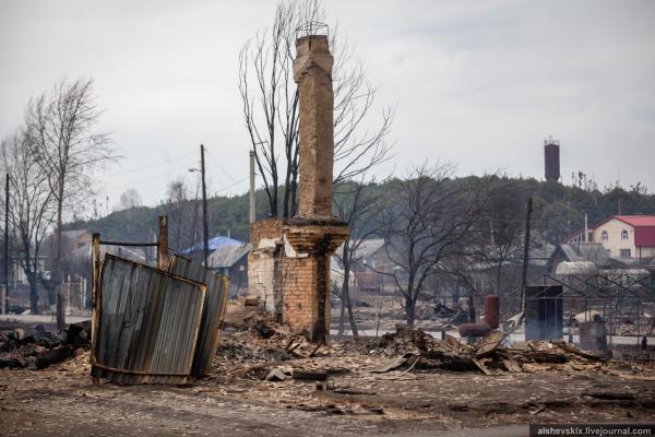Крупный пожар уничтожил 41 дом в свердловском поселке Шайдуриха