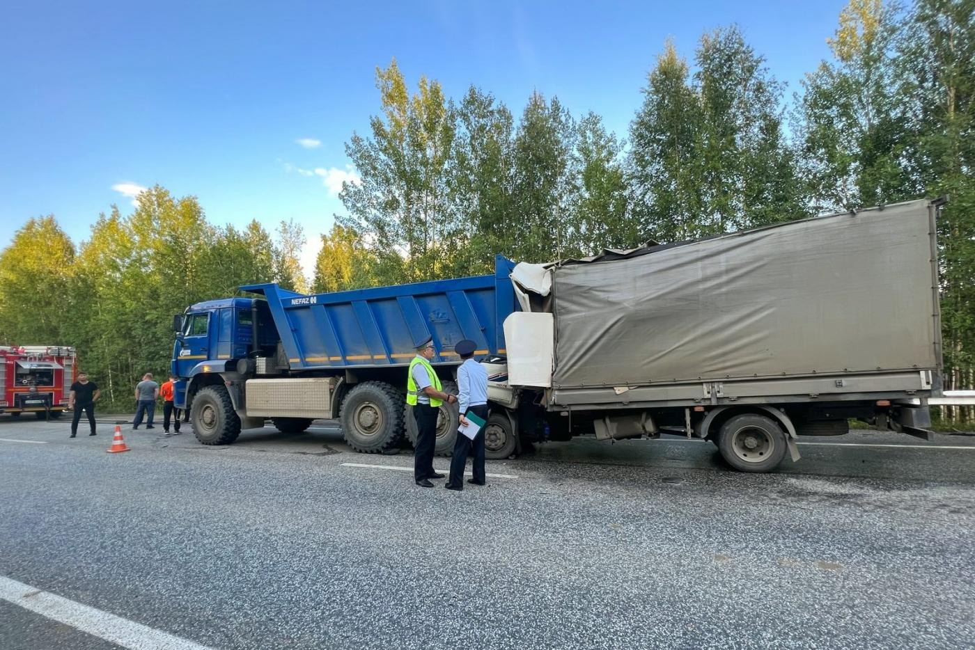 Водитель грузовика, не соблюдавший дистанцию, погиб в ДТП на Серовском тракте - Фото 1