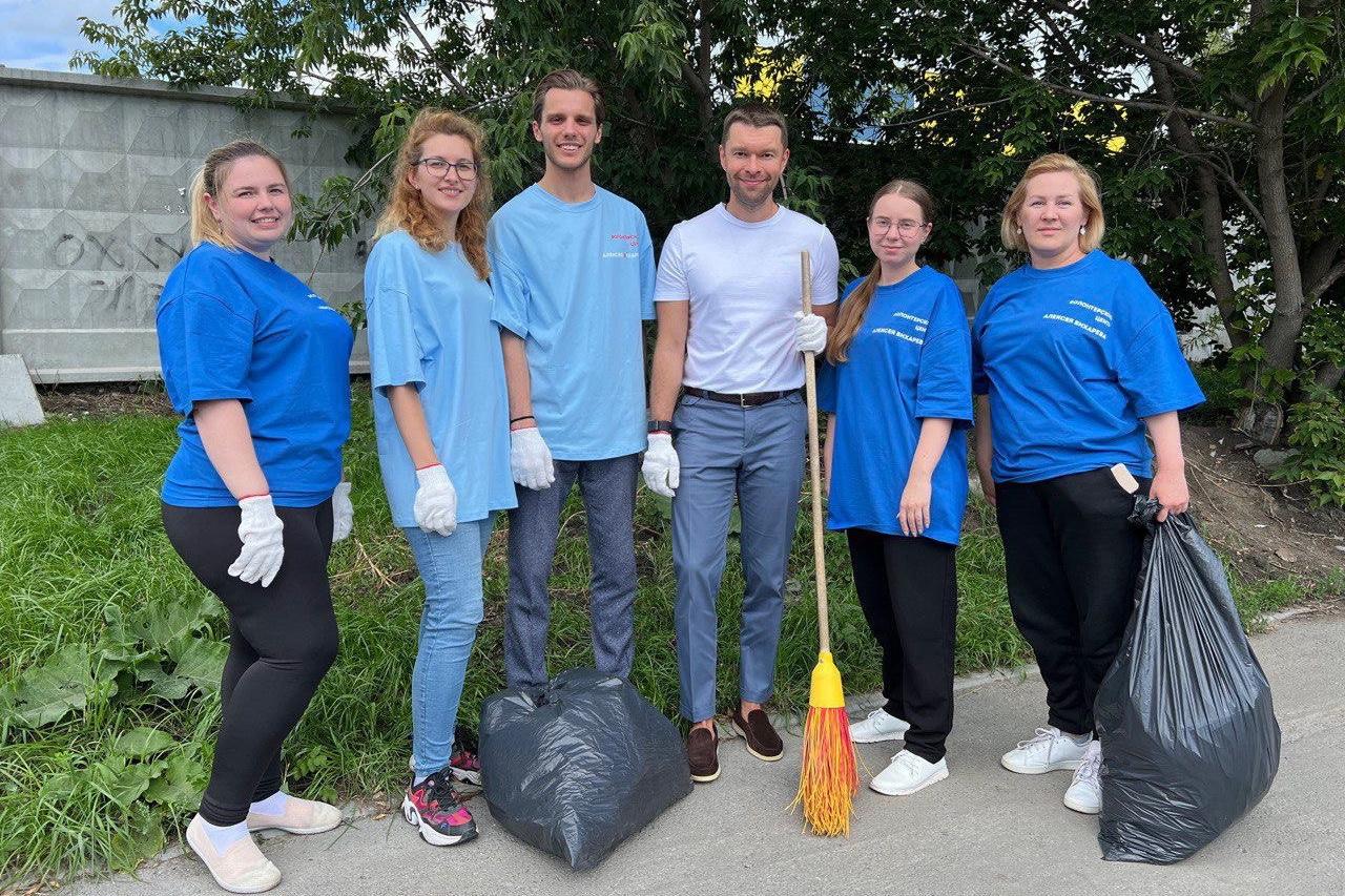 Волонтеры Алексея Вихарева прибрались на берегу Шарташа - Фото 1