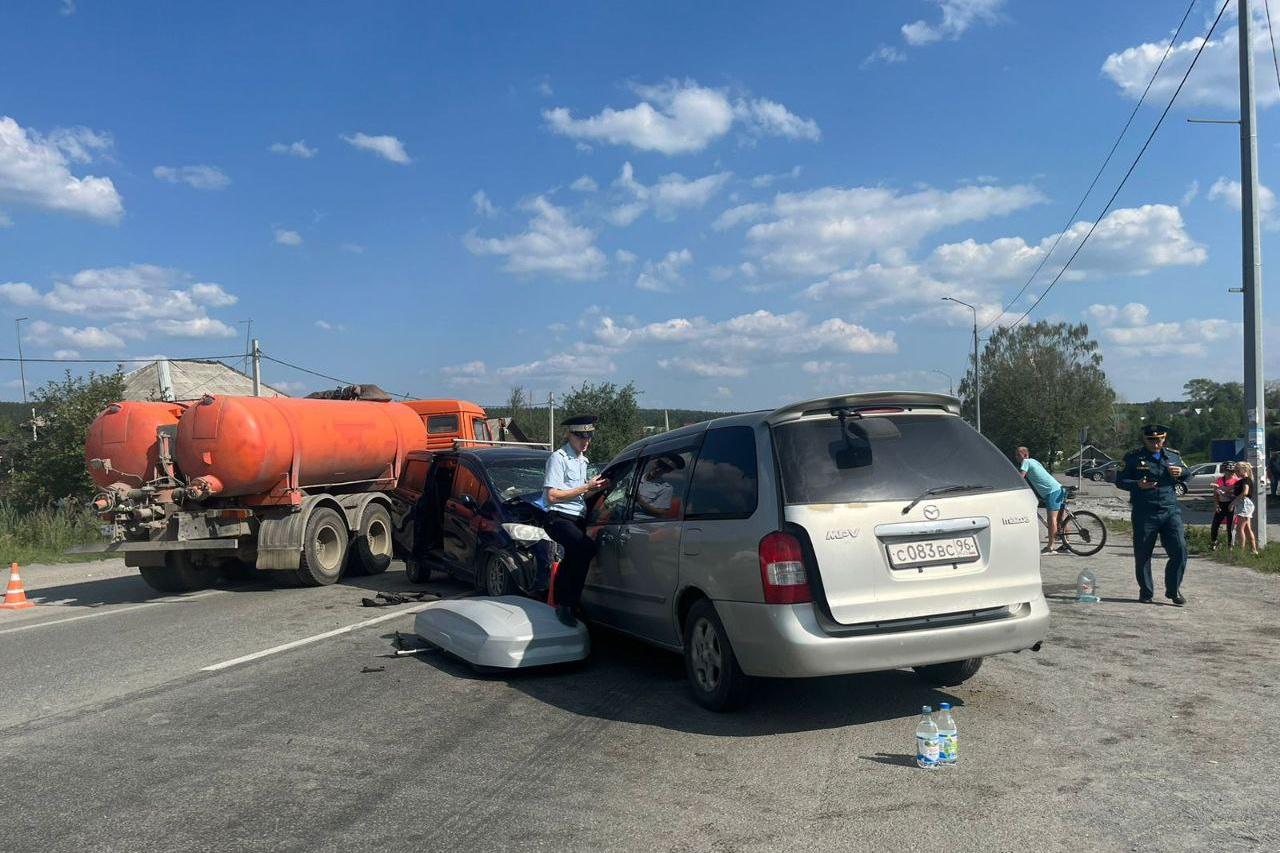 Два человека погибли в лобовом ДТП в Первоуральске - Фото 1
