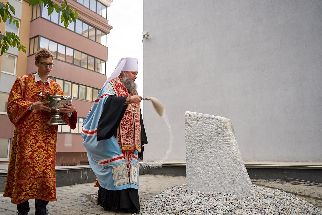 Митрополит Евгений освятил место строительства часовни на территории ГУ МЧС - Фото 1
