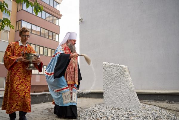 Митрополит Евгений освятил место строительства часовни на территории ГУ МЧС - Фото 1