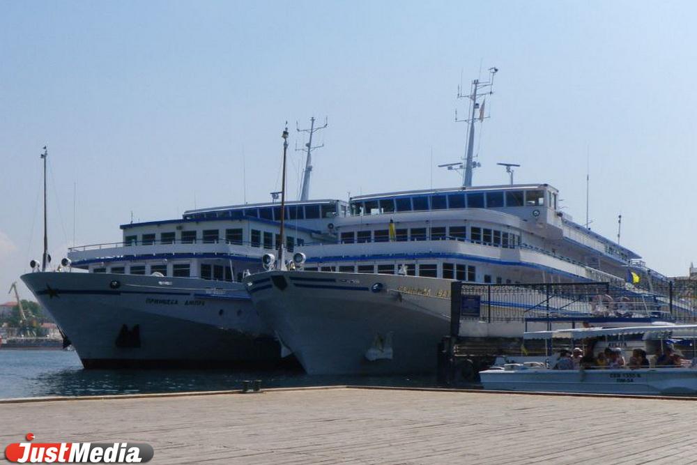 Беспилотные катера Украины атаковали военно-морскую базу в Новороссийске - Фото 1