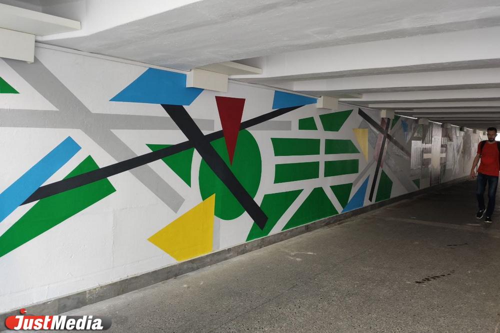 В Екатеринбурге подземный переход к Парку Маяковского превратили в арт-объект - Фото 1