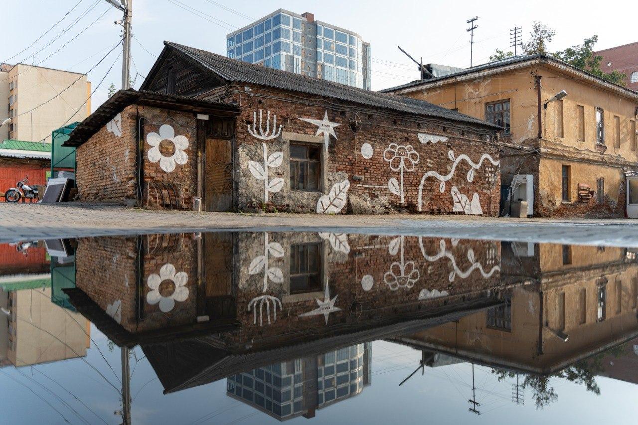В Екатеринбурге художники фестиваля STENOGRAFFIA создали арт-объект нестандартным способом - Фото 1