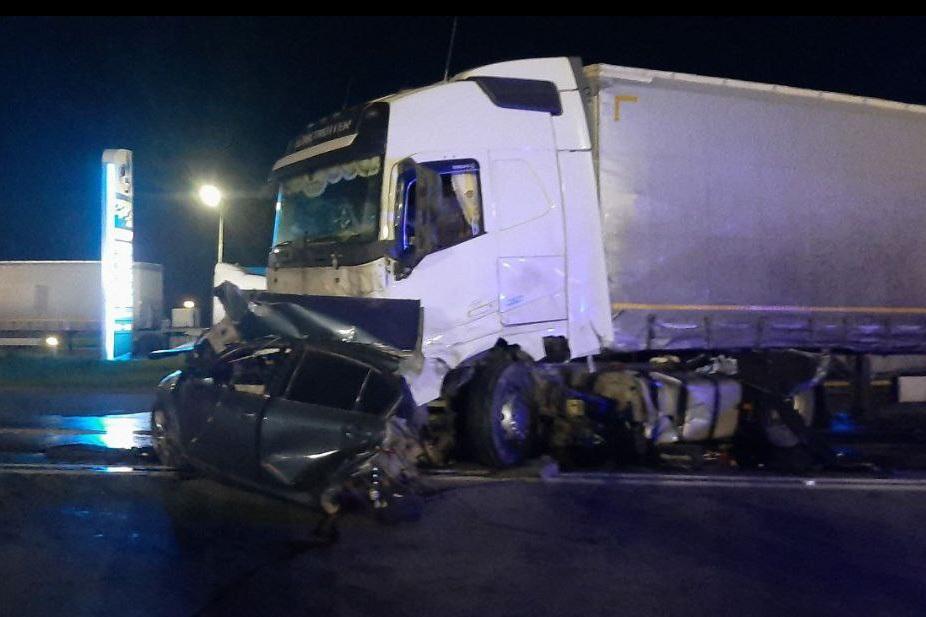 В Тюменской области в ДТП погибли родители с тремя дочерями - Фото 1