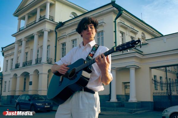 Сергей Барсуков, актер: «Ночь пройдет, наступит утро ясное». В Екатеринбурге +28 градусов