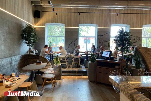 В Екатеринбурге появился модный ресторан Custo с устрицами по 125 рублей - Фото 1