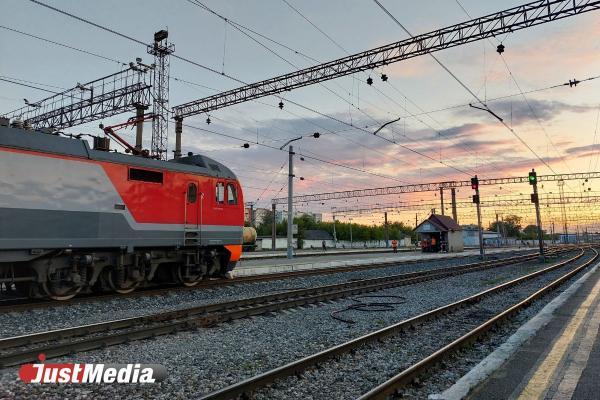 В Каменск-Уральском после падения с поезда умер 10-летний зацепер - Фото 1