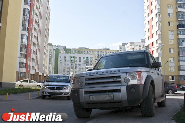 У жителя Академического арестовали внедорожник за долги по алиментам - Фото 1