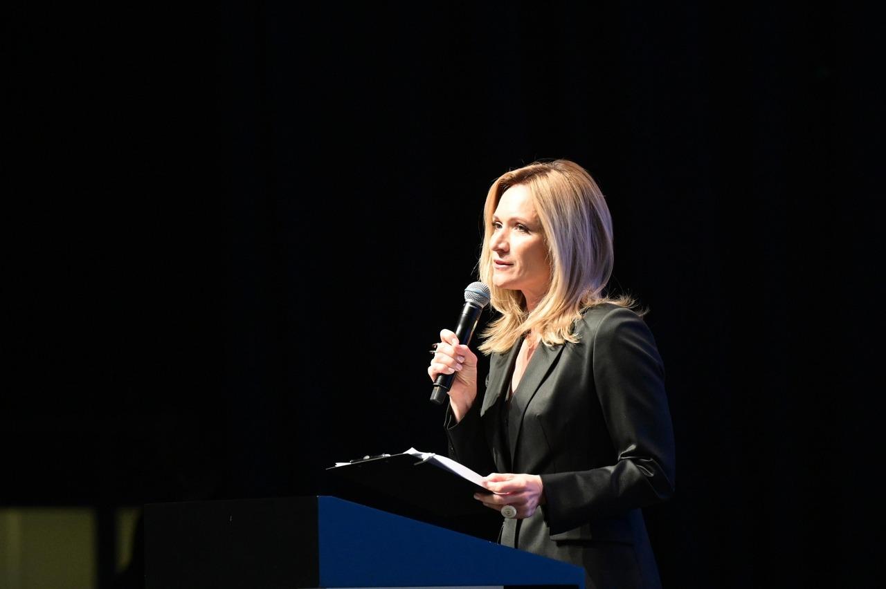 Мария Захарова поддержала идею сделать Международный женский форум в Екатеринбурге ежегодным - Фото 1