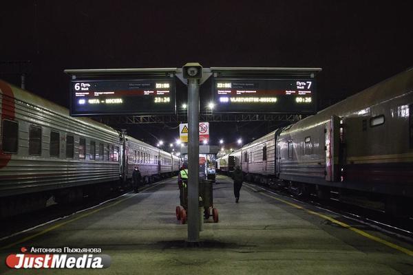 В Белгороде после обстрела ВСУ оказался поврежден поезд - Фото 1