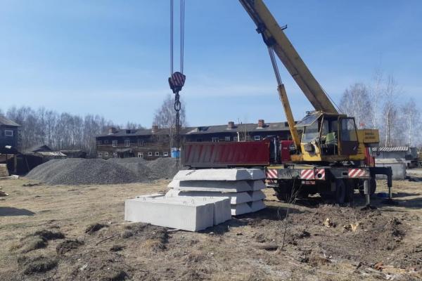 В Сосьве началось строительство многоквартирного дома взамен сгоревших - Фото 1