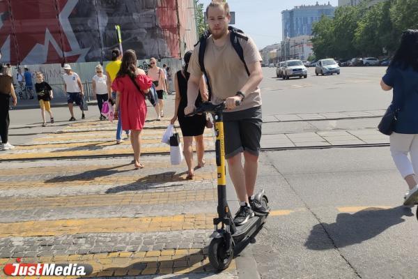 В Питере электросамокат взорвался прямо во время движения - Фото 1