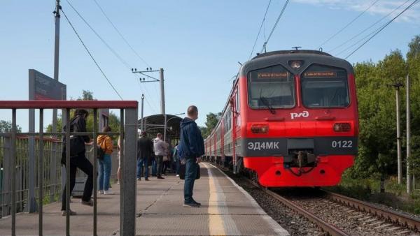 В преддверии 300-летия Екатеринбурга пассажиры пригородных поездов могут получить скидку на проезд в границах муниципалитета - Фото 1