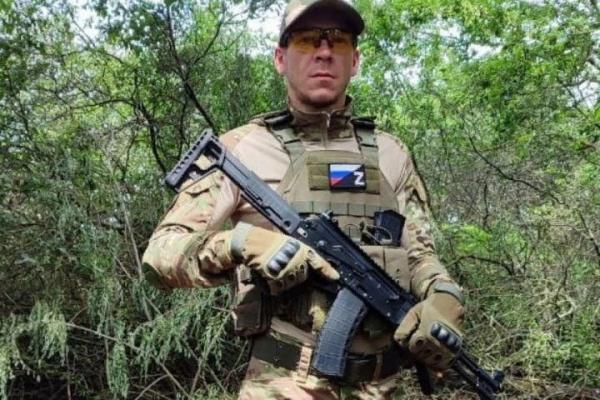 В Новоуральске прощаются с добровольцем, погибшим в зоне СВО - Фото 1