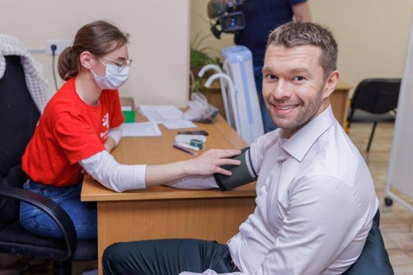Алексей Вихарев и медфракция Екатеринбургской гордумы в День города организовали диспансеризацию в ТРЦ VEER Mall - Фото 1