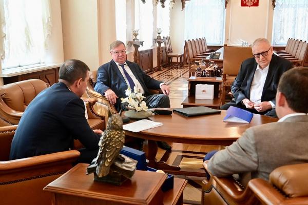 Евгений Куйвашев обсудил с Сергеем Степашиным расселение аварийного жилья - Фото 1
