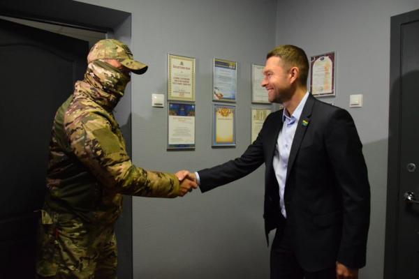 Екатеринбургский депутат Алексей Вихарев передал очередную партию оборудования в зону СВО - Фото 1