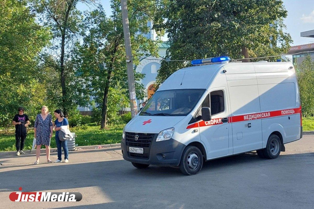 В Екатеринбурге молодая мама погибла, выпав с 24-го этажа  - Фото 1