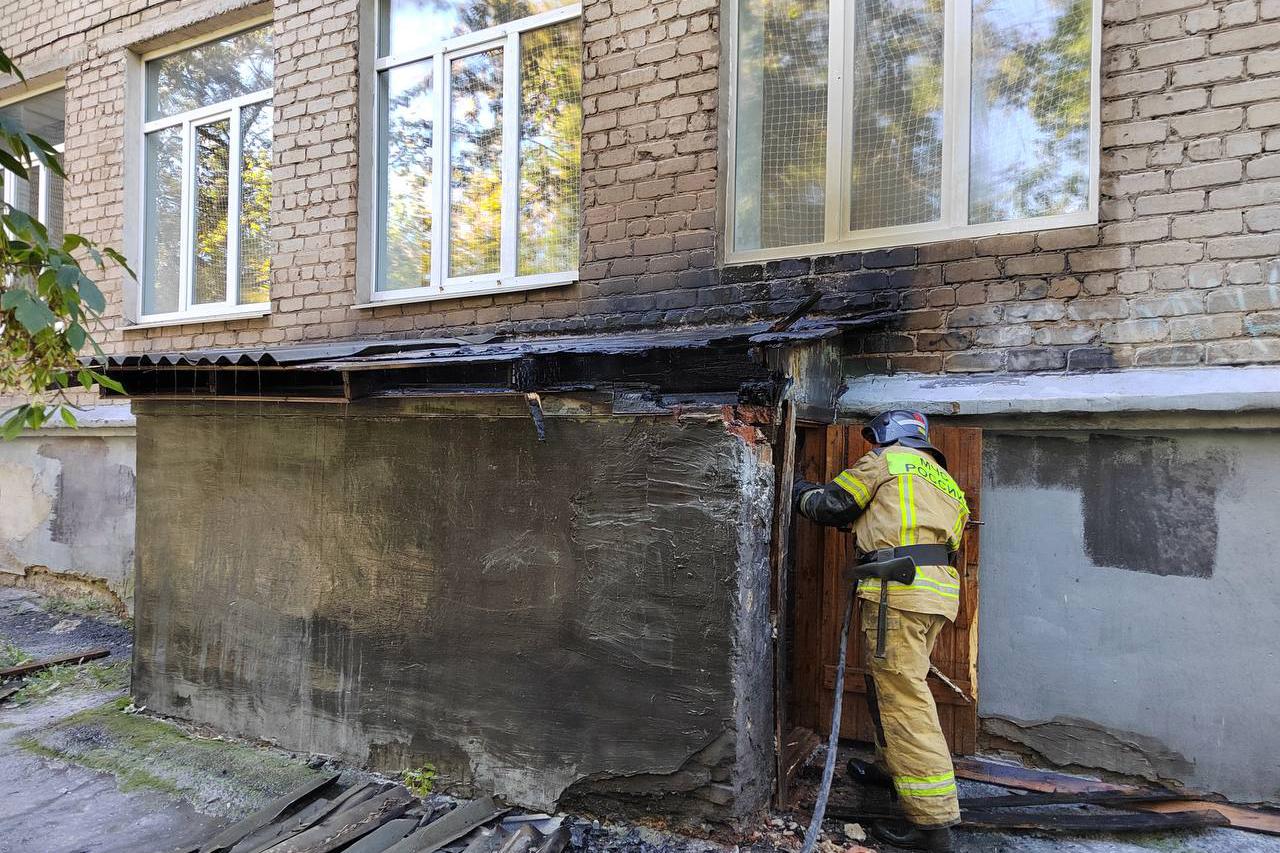 В Екатеринбурге прокуратура проводит проверку по факту пожара в школе №44 - Фото 1