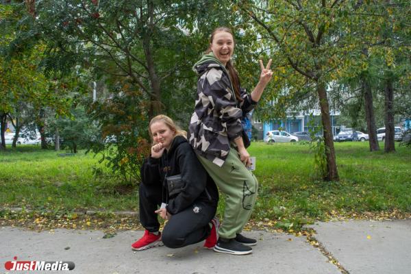 Татьяна и Анна, жиловщицы: «Осенний звук листопада умиротворяет». В Екатеринбурге + 22 градуса