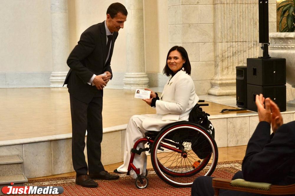 В доме Севастьянова избранным депутатам ЕГД вручили мандаты - Фото 1