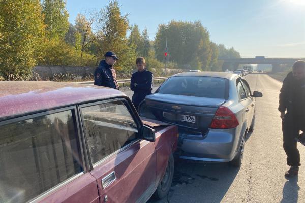 Под Верхней Пышмой 16-летний подросток на «семерке» влетел в «Шевроле» и покалечил пятилетнего мальчика - Фото 1