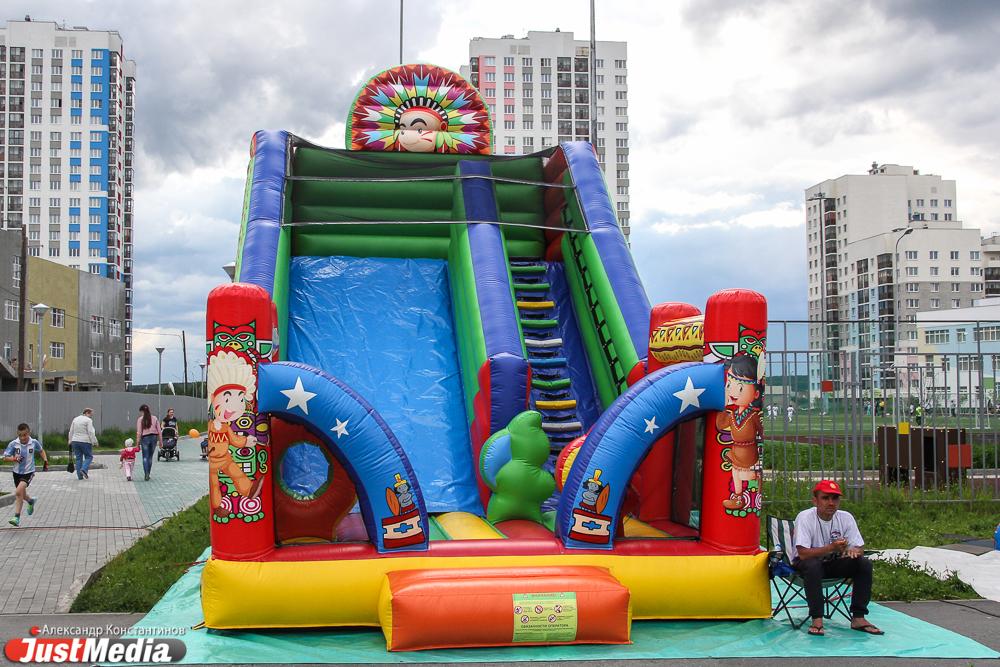 В Карпинске девочка получила травму позвоночника на батуте - Фото 1