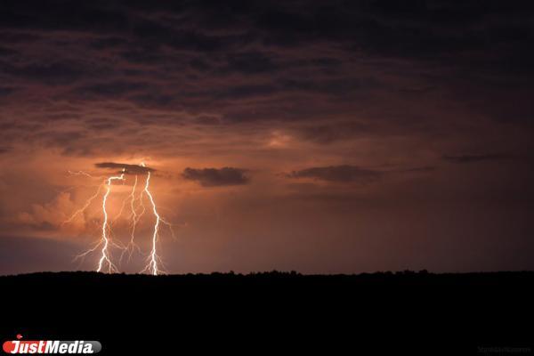 На пляже в Мексике от удара молнии погибли два человека - Фото 1