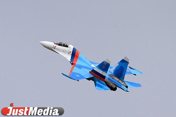В Екатеринбурге совершил экстренную посадку военный самолет - Фото 1