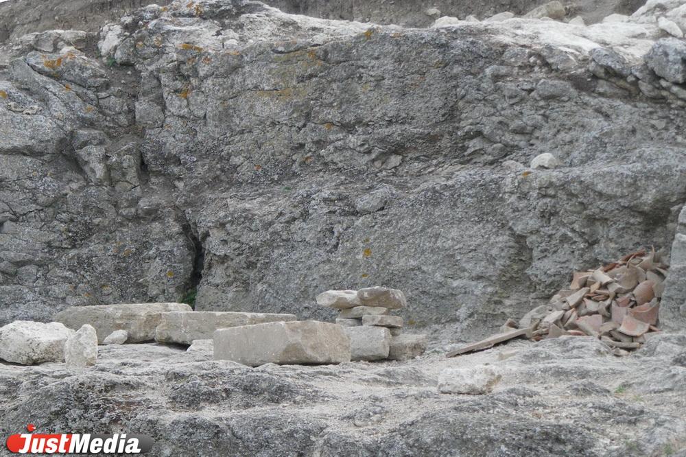 Археологи обнаружили древнее поселение и могилу в Новокольцовском - Фото 1