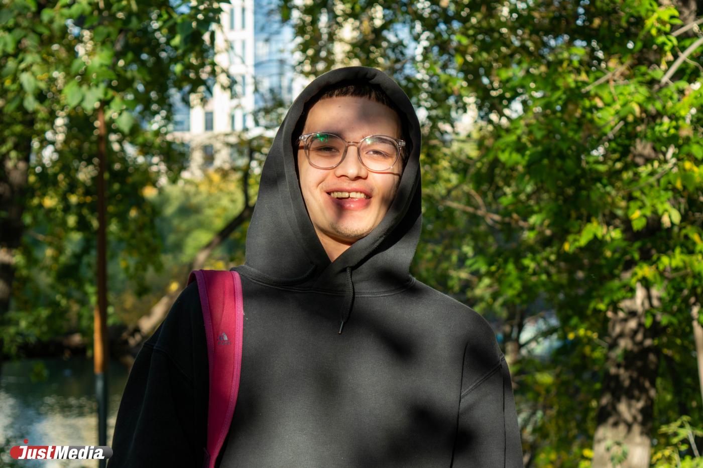 Николай Семендеев, официант: «Погода в последнее время радует». В Екатеринбурге + 18 градусов - Фото 1