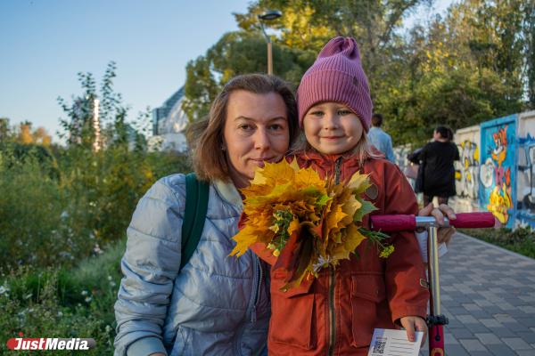 Домохозяйка Ирина Хохлова и ее дочка Марго: «Улыбайтесь почаще». В Екатеринбурге +16 градусов