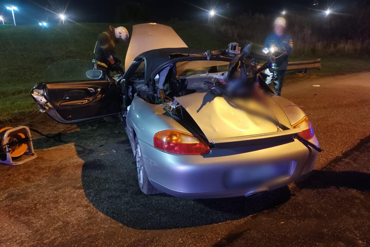 В Санкт-Петербурге в ДТП Porsche разорвало пополам - Фото 1