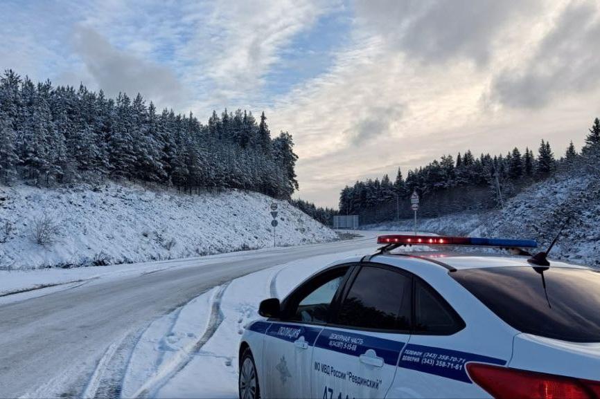 ГИБДД ограничила движение по дороге под Екатеринбургом - Фото 1